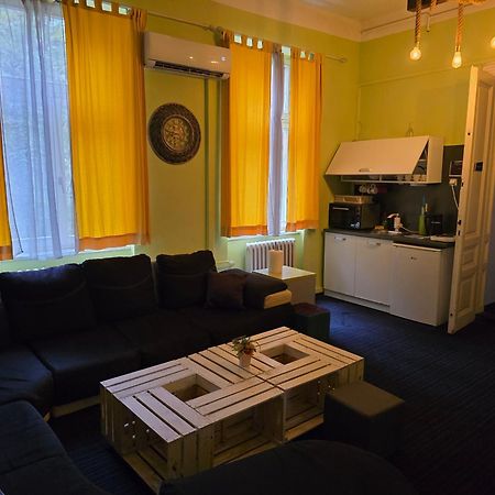 Spacious Tuzlaks Apartments Sarajevo Ferhadija Eksteriør billede