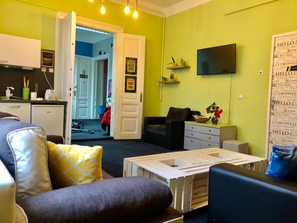 Spacious Tuzlaks Apartments Sarajevo Ferhadija Eksteriør billede