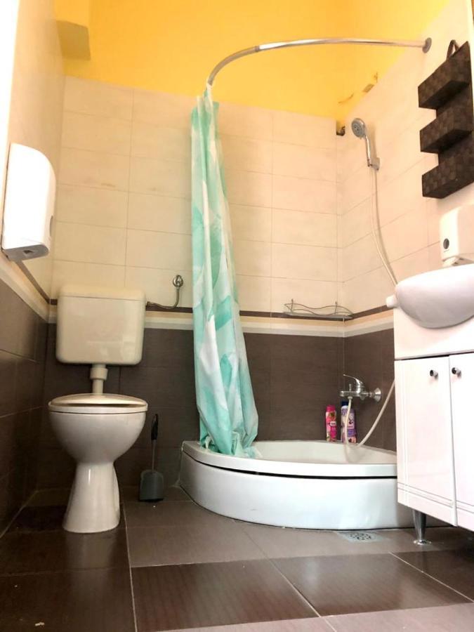 Spacious Tuzlaks Apartments Sarajevo Ferhadija Eksteriør billede