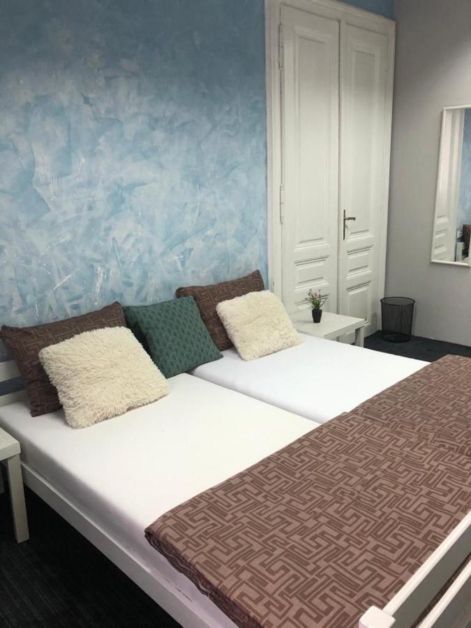 Spacious Tuzlaks Apartments Sarajevo Ferhadija Eksteriør billede