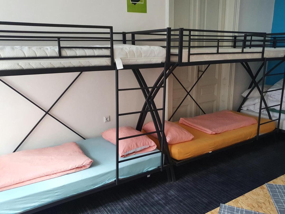 Spacious Tuzlaks Apartments Sarajevo Ferhadija Eksteriør billede
